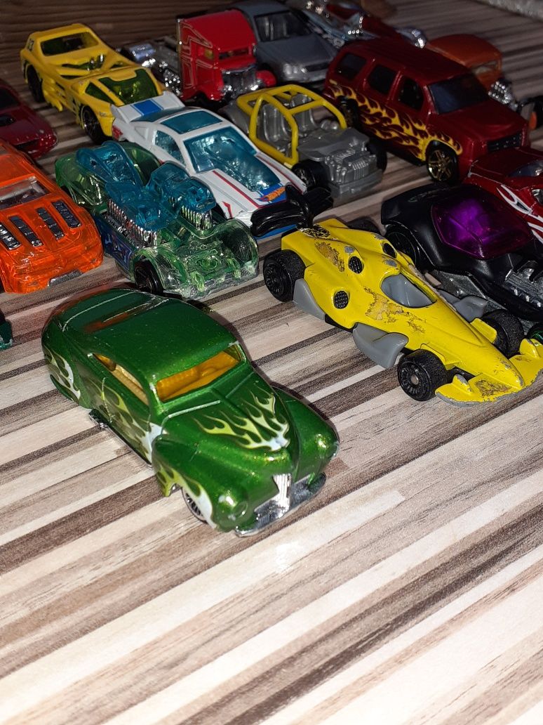 Vând lot hot wheels