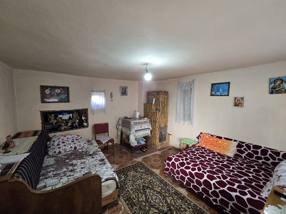 Vânzare casă si anexe + teren 3.200 mp  – Hulubești