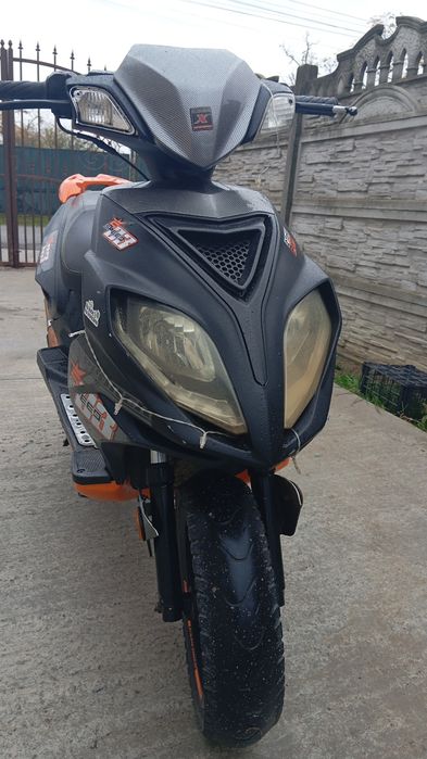 Vând scuter Explorer 2t 49cc sau schimb cu calculator