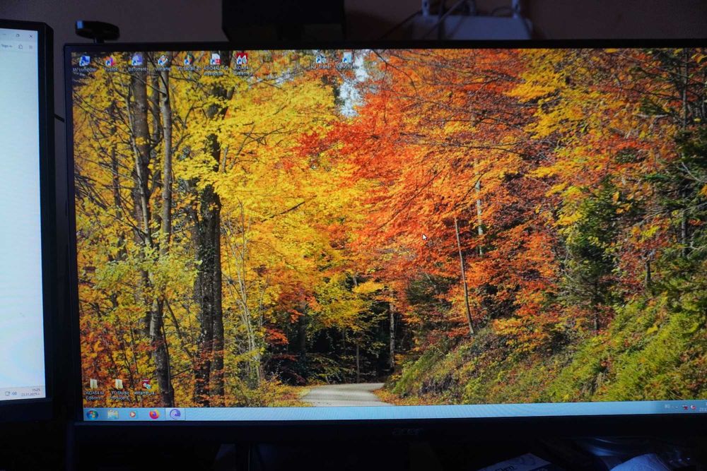 Настолен компютър pc и 1 монитор