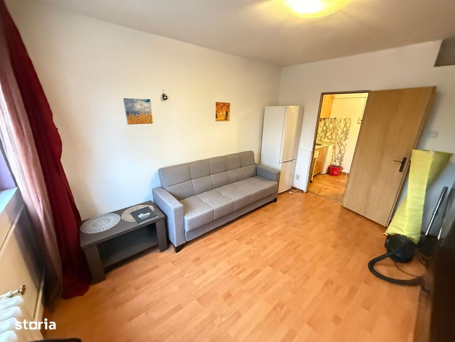 Cameră de cămin cu baie și bucătărie proprie – zona Tractorul, Brasov