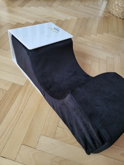 Възглавница + стойка за миглопластика+ подаръци