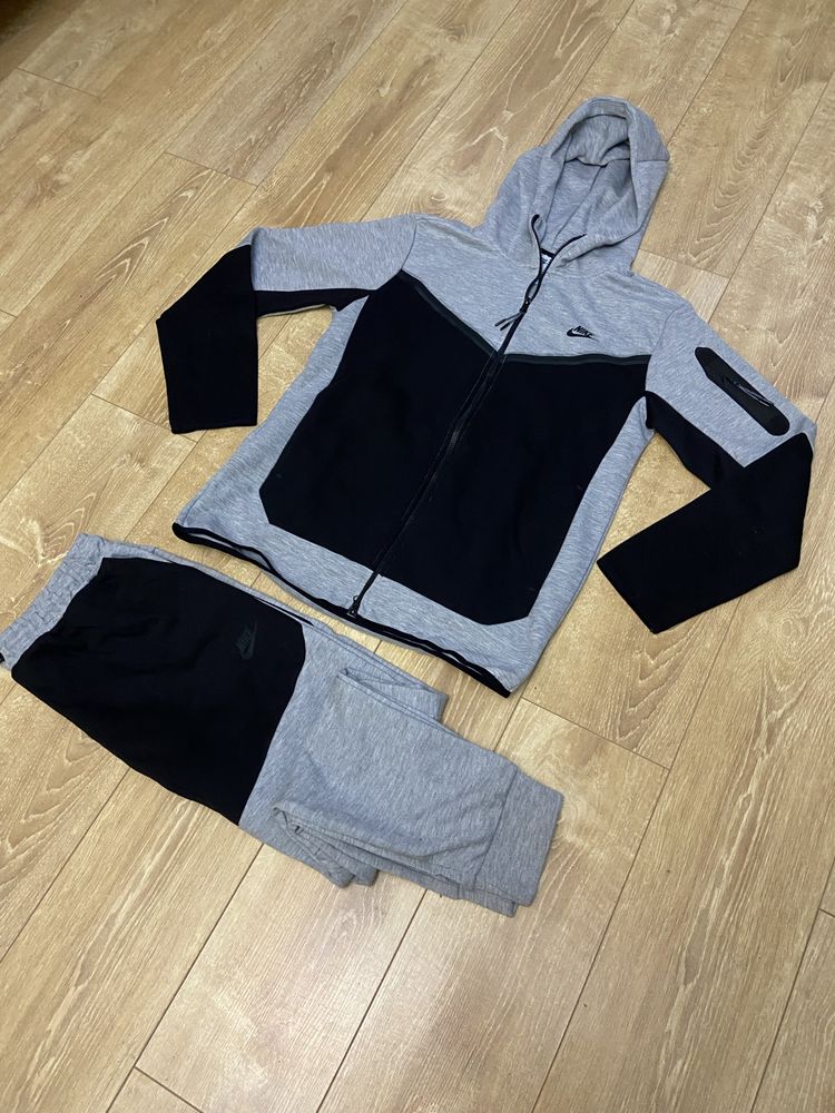 Trening Tech Fleece Nike marimea S,M,L,XL,XXL