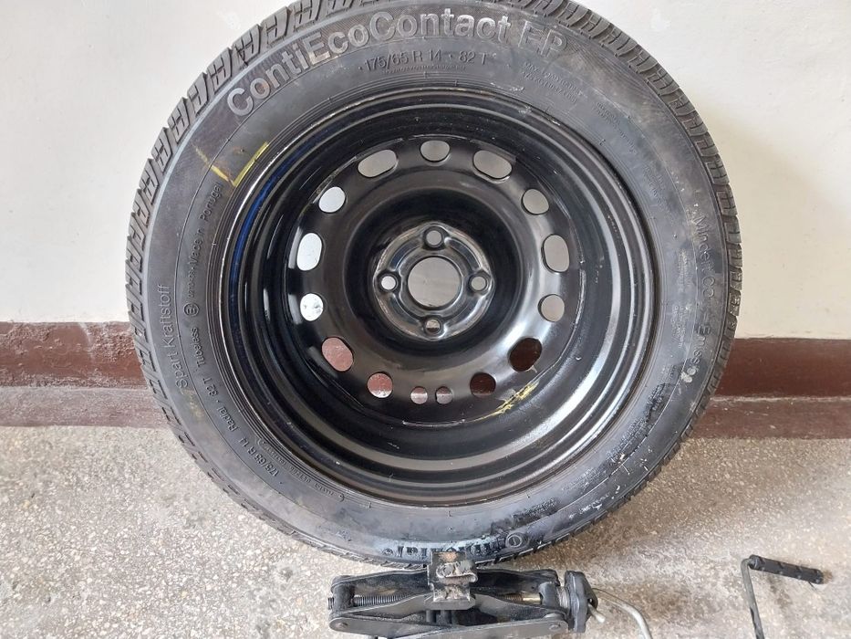 Roata de rezerva cu cric în stare buna cu cric și anvelopa Continental