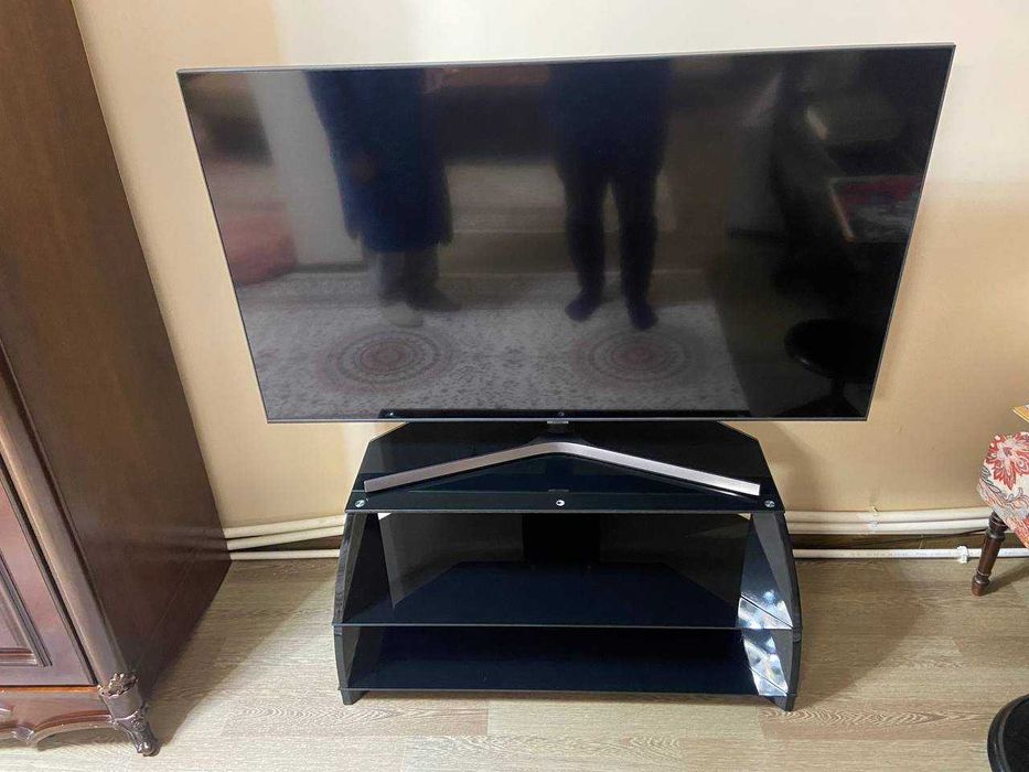 Продаю телевизор Samsung с подставкой в комплекте