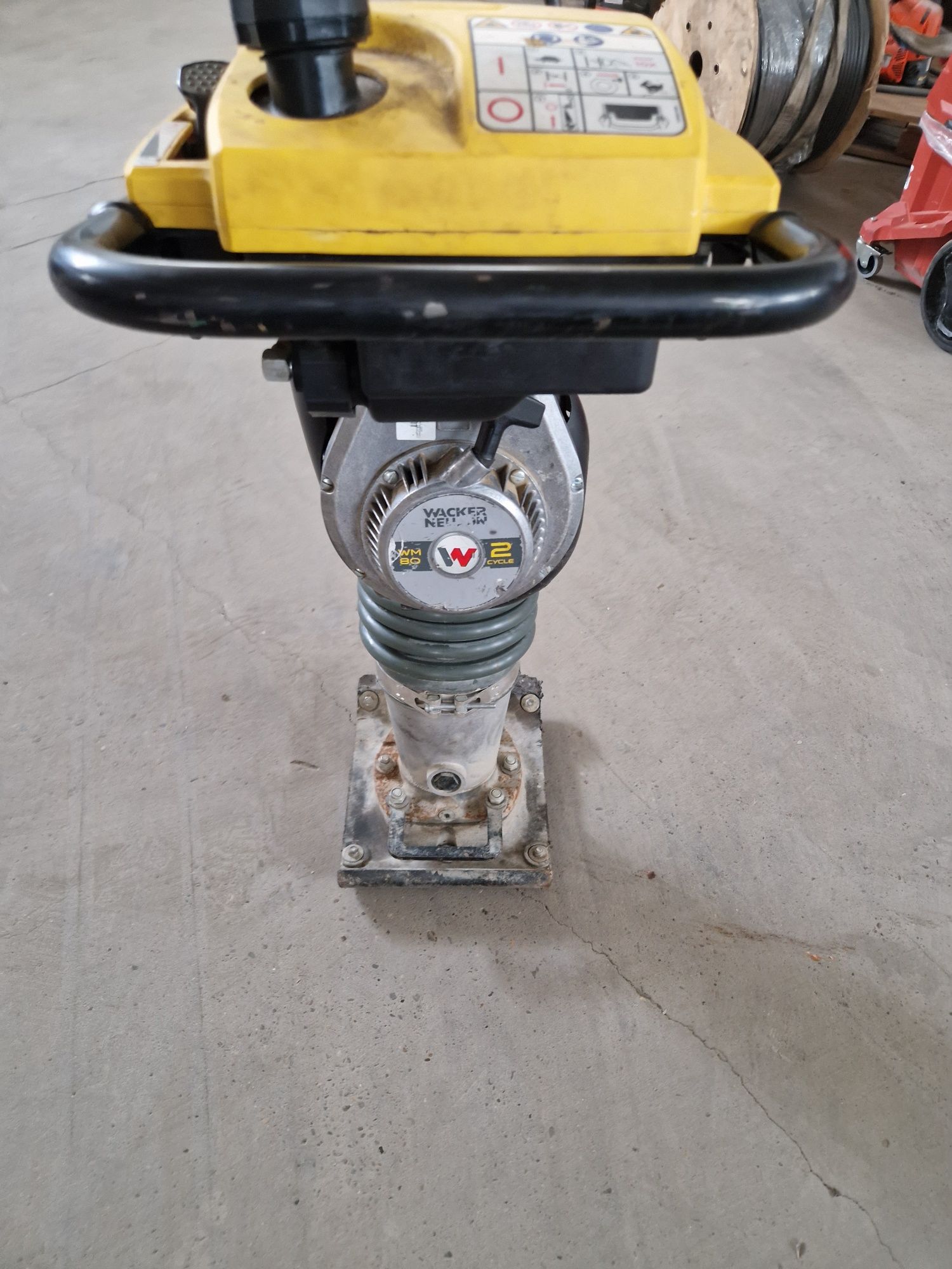 Mai compactor WACKER BS 70-2 ca și nou