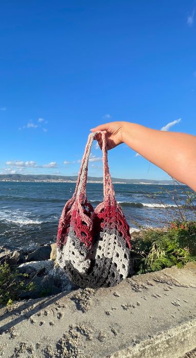 Уникална ръчно плетена чанта от памучно макраме в сиво, розово, черно