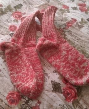Плетени чорапи и терлъци.
