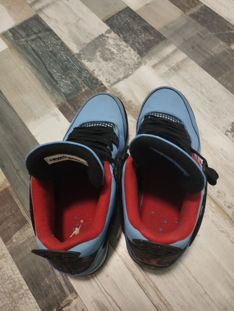 Jordan 4 travis scott