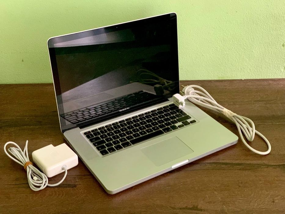 Лаптоп Apple MacBook Pro a1286 + оригинално зарядно MagSafe 85W.