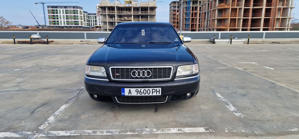 Audi s8 d2  2002