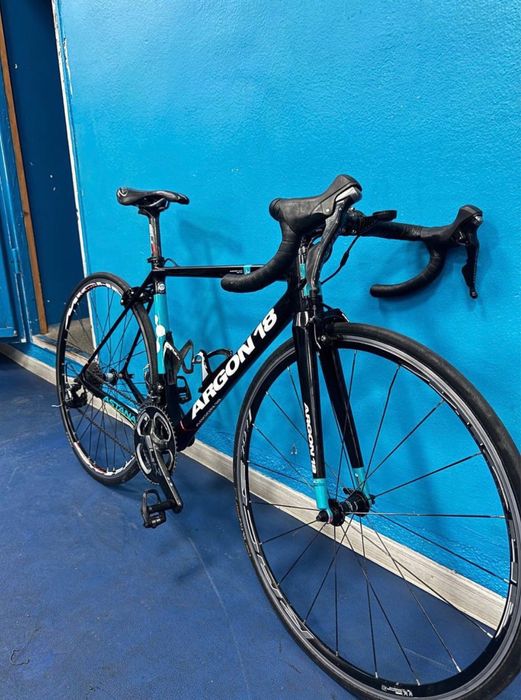 В продаже профессиональный шоссейный велосипед