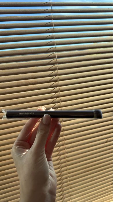 Hourglass четка за коректор и фон дьо тен