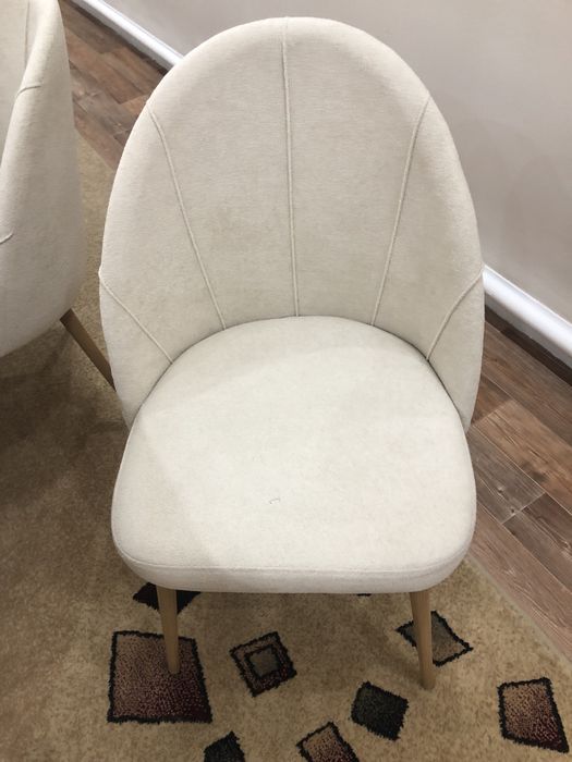 Почти новые стуля металическами ножками