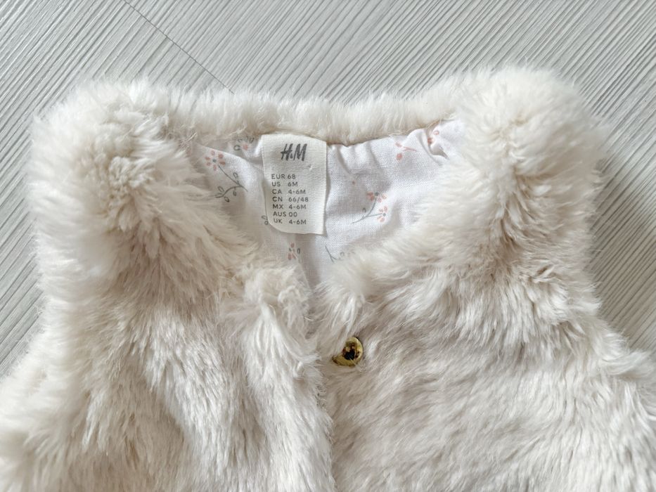 Бебешко бяло пухкаво елече H&M 3-6 месеца