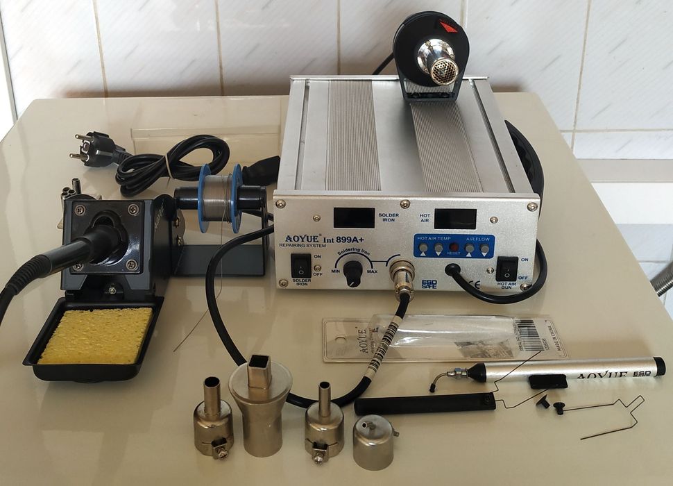 Термовоздушная паяльная станция AOYUE 899A+ с термофеном и паяльником.