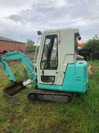 Mini excavator cu două cupe