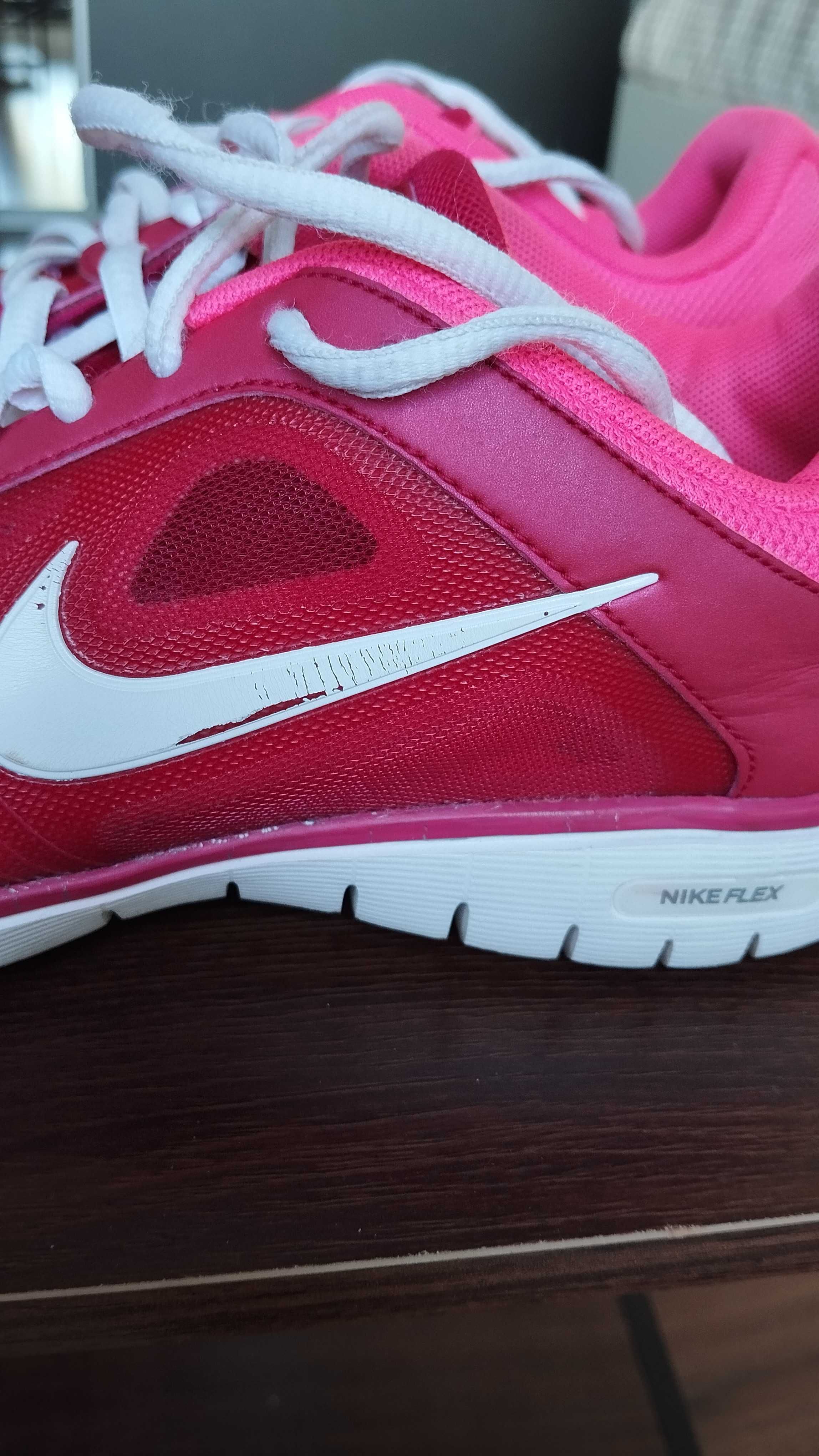 Nike Flex Run Move Fit Дамски Маратонки размер 40.5
