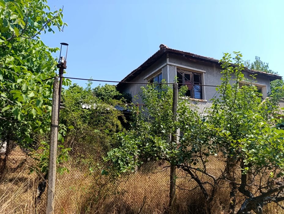 Продавам къща с двор в с.Момино , обл. Хасково