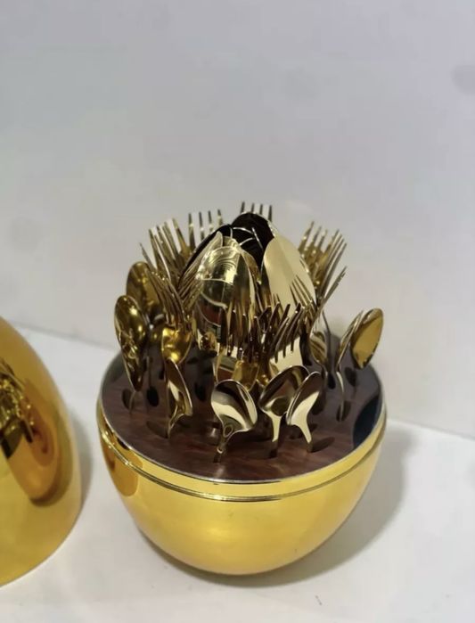 Набор столовых приборов в кейсе в виде яйца, 36 предметов