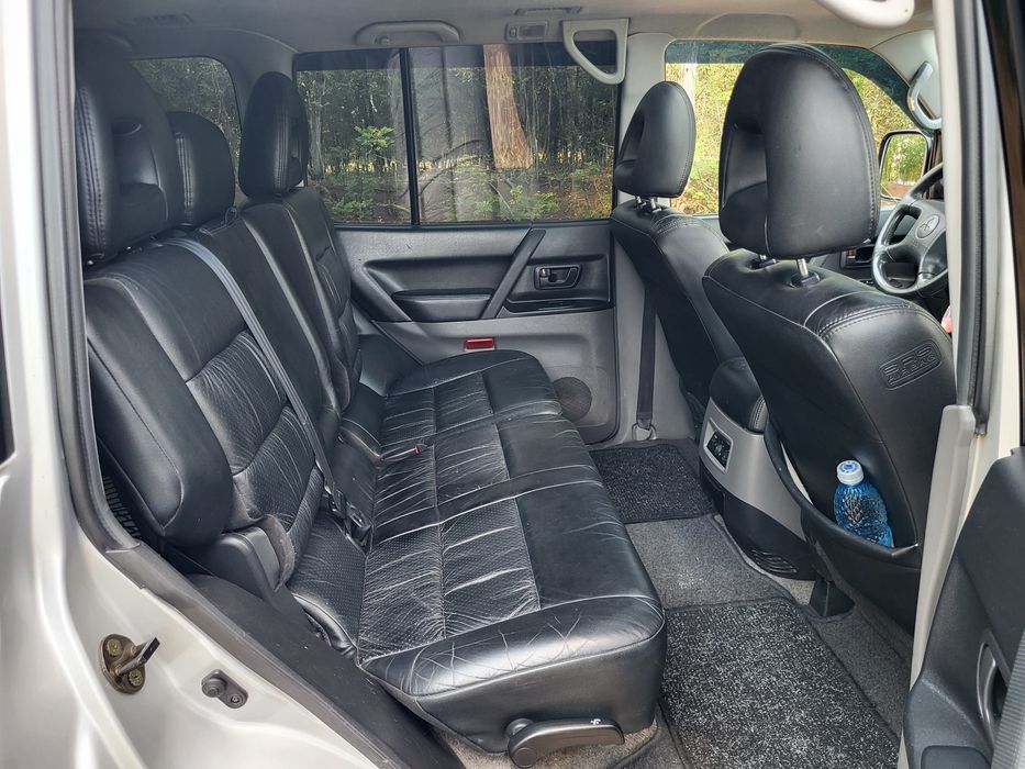 Vând Mitsubishi Pajero MK3, autoutilitara cu 5 locuri