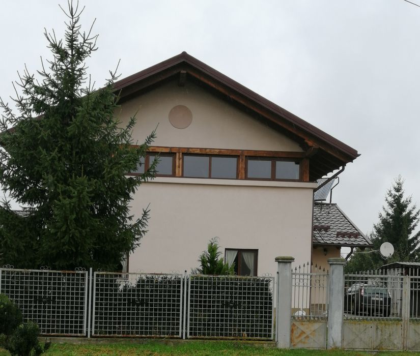 Persoana fizica vând locație de pizzerie restaurant