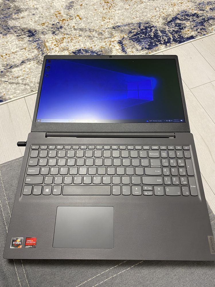 Laptop Lenovo+geantă pentru laptop!!