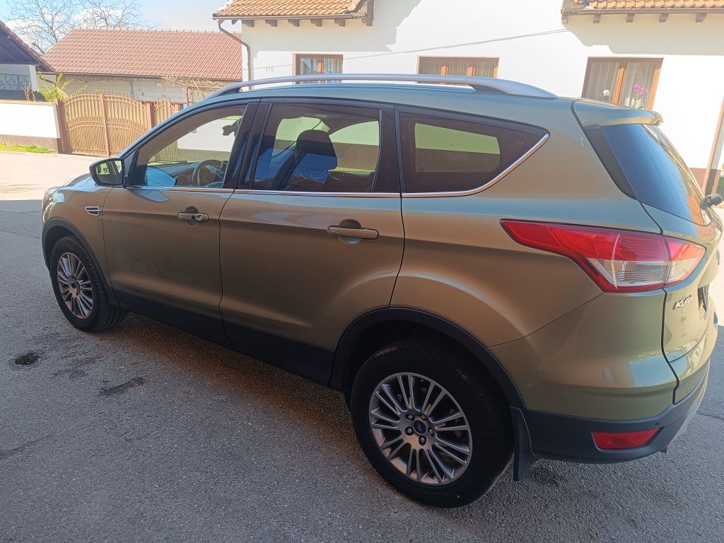 Vând Ford kuga 2.0 tdci (4×4) 140cp af 2013. Euro5