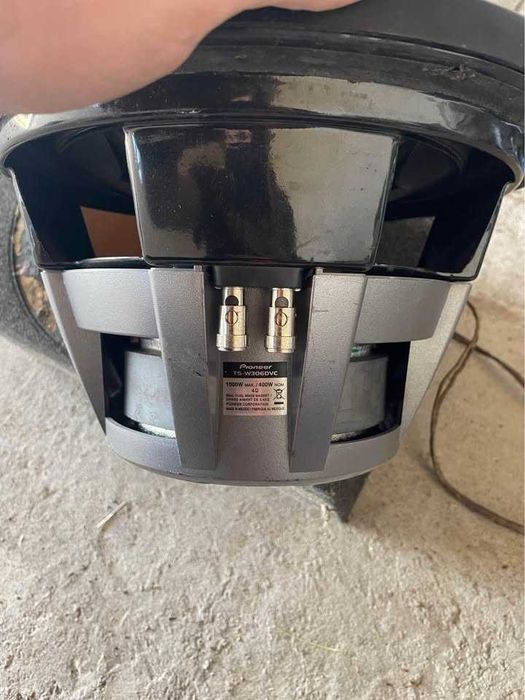 Subwoofer Pionier 1000W cu amplificator Hertz EP 4