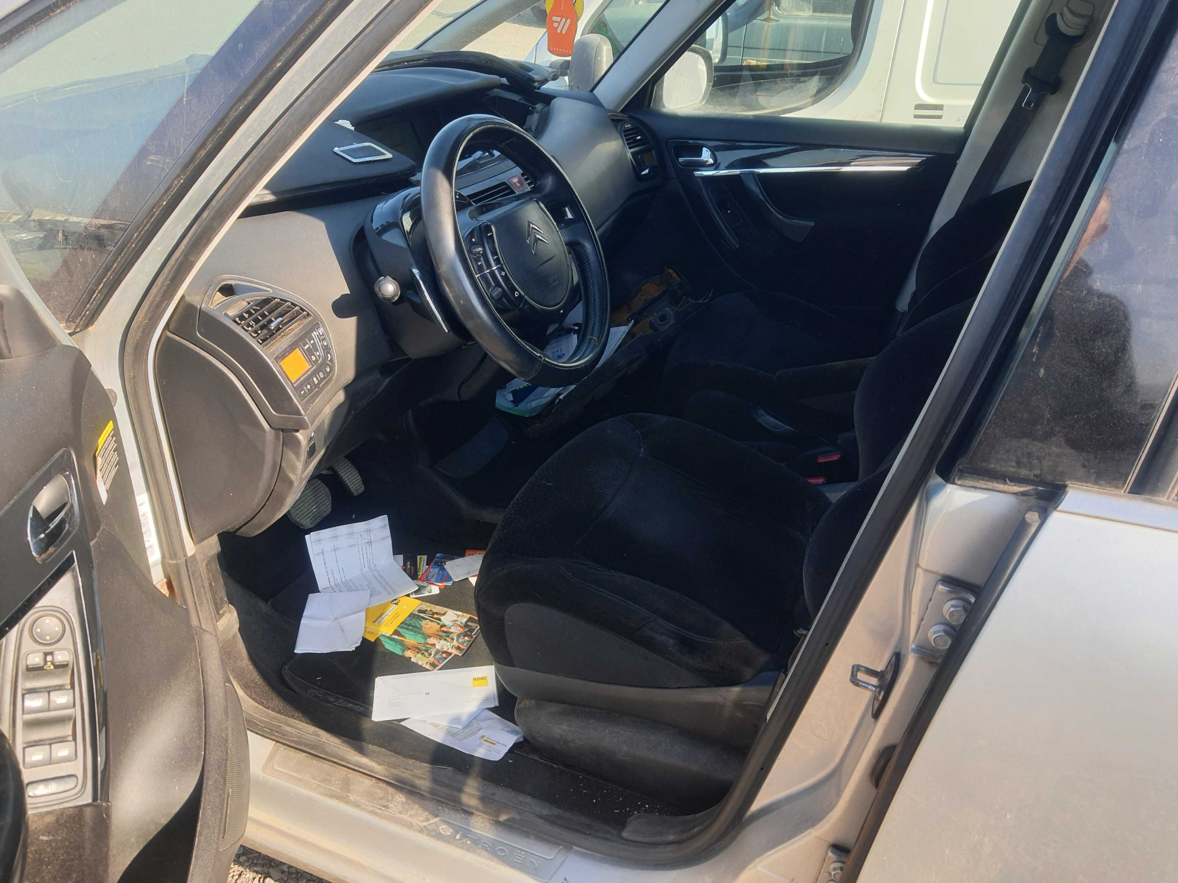 На части! Citroen C4 Picasso