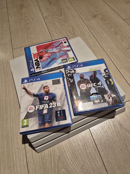PS4 PRO 1TB Alb + 3 controllere + statie incarcare + 3 jocuri
