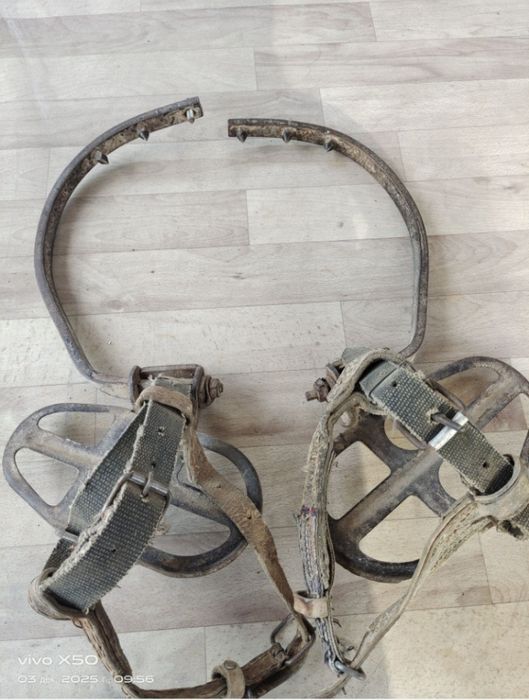 Когти по дереву.