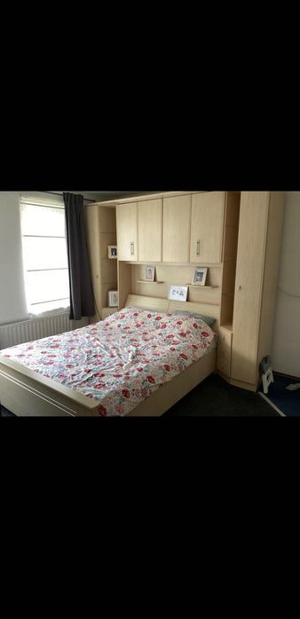 Mobilier dormitor cu pat incorporat