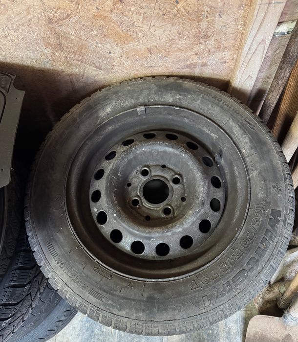 Vând 4 jante fier 165/70R13