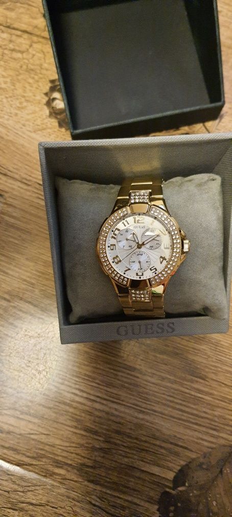 Ceas dama Guess G13537L