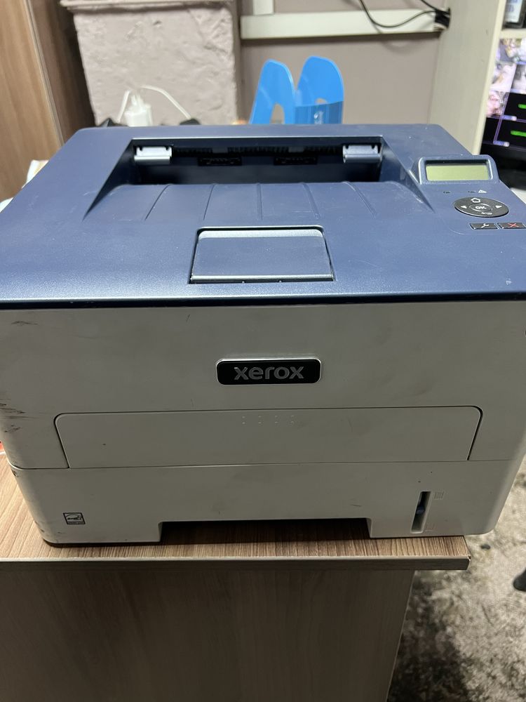 Принтер Xerox не использовался новый с документами