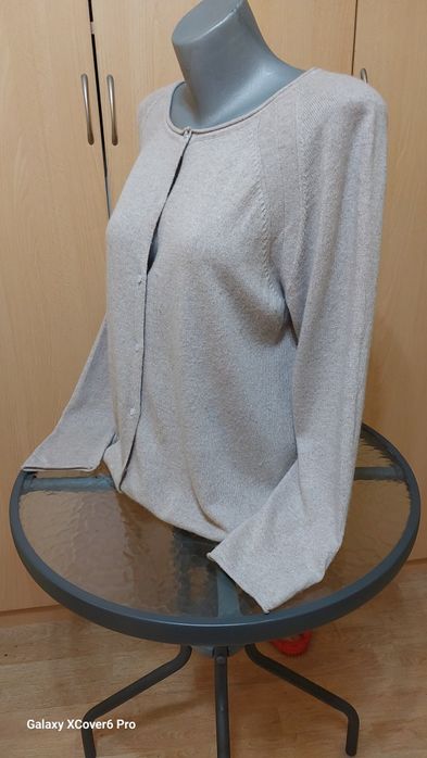 кашмирена жилетка CULTUPE.70%кaшмир.Размер XL.