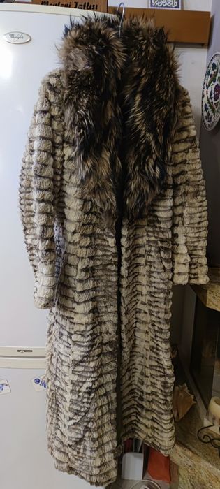 Палто от естествена кожа.