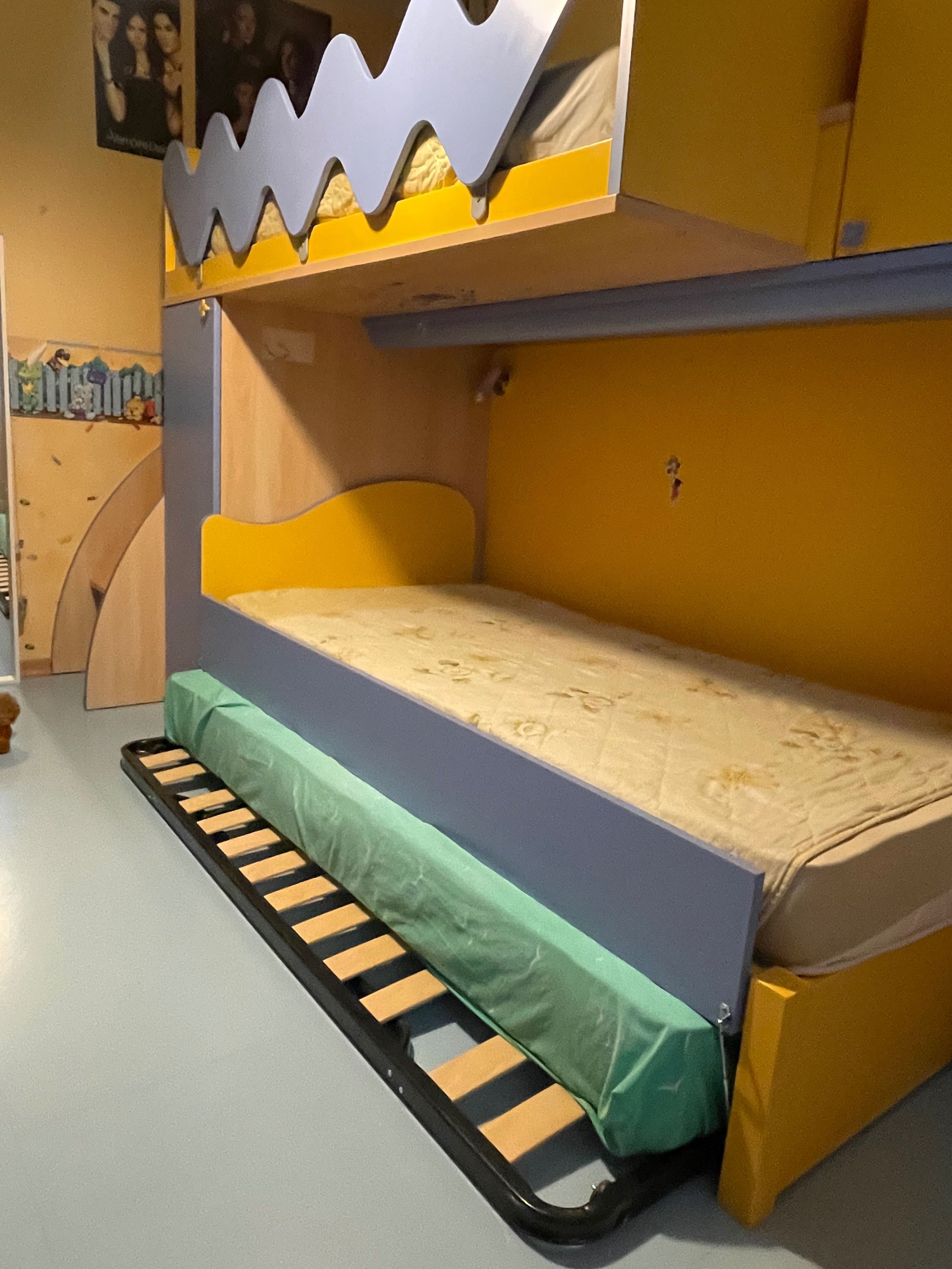Мебели за детска стая - 2 легла+1, 3 матрака
