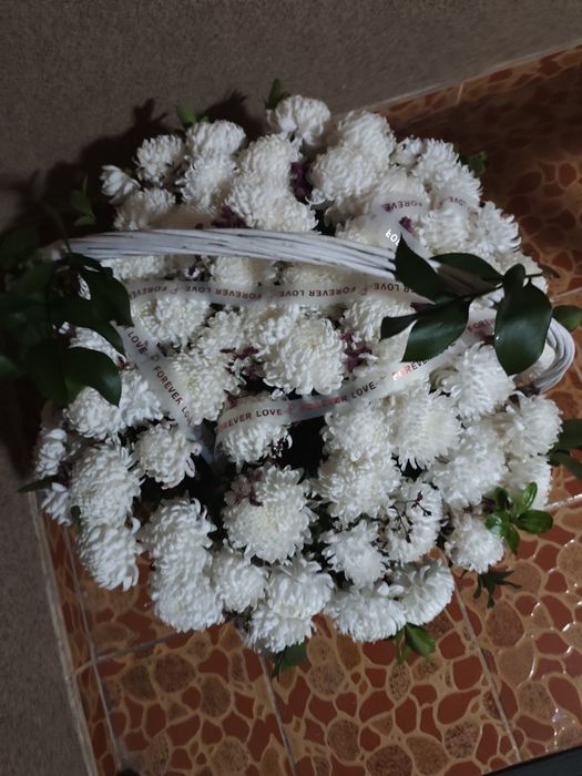 Букет корзина хризантемы