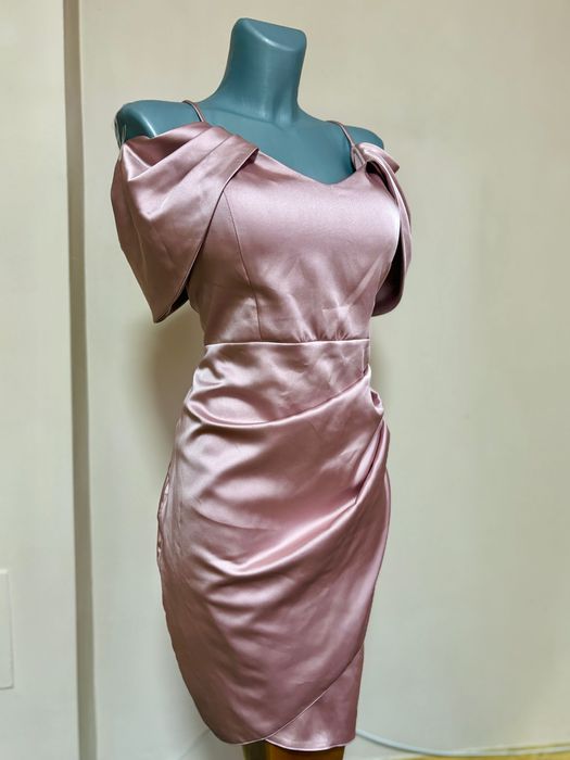 Официална сатенена рокля - нова с етикет