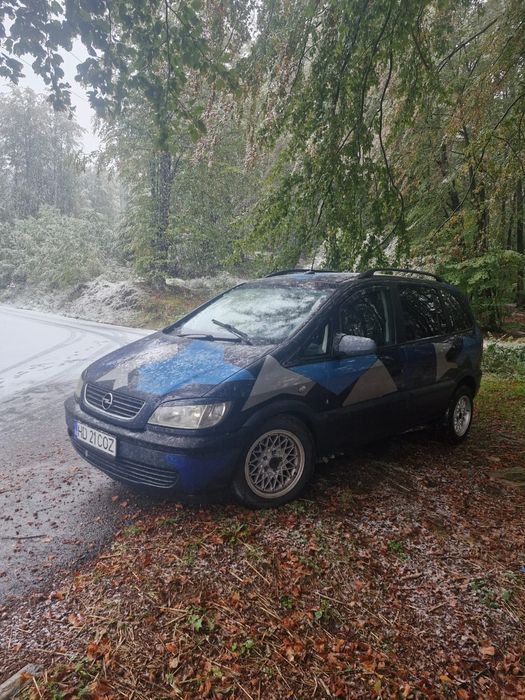 Vând Opel zafira