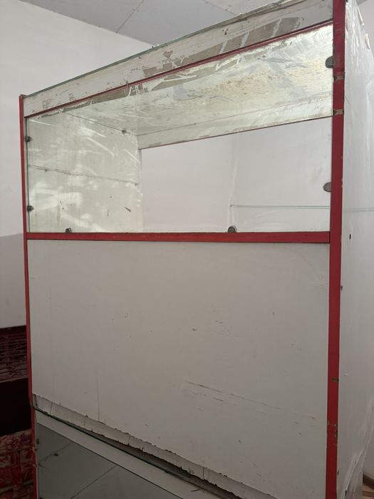 Витринный шкаф для магазина