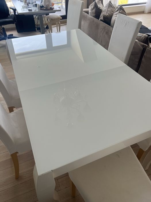 Дизайнерска маса в бяло от Мартинели