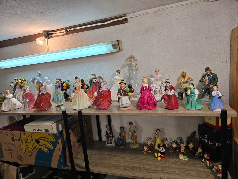 Над  30 броя  - порцеланови кукли Royal Doulton !!!