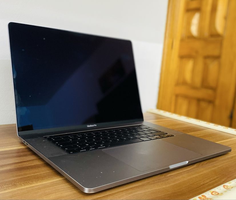 Apple MacBook Pro 16″