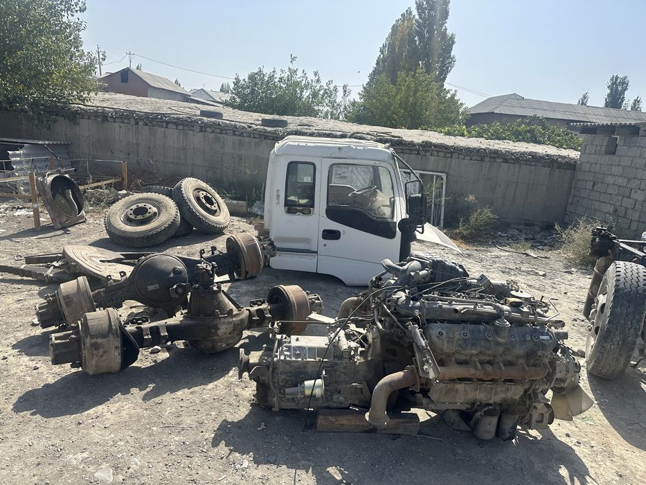 Исузи 10 тонал матор каропка  мост рисол сетло запччалр б