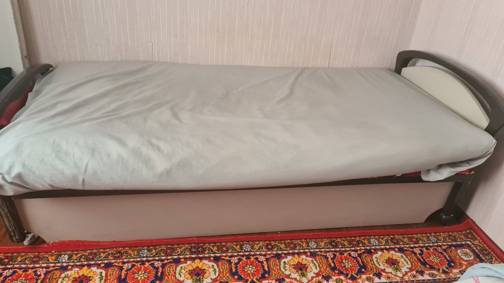 Кровать синдикат сотилади