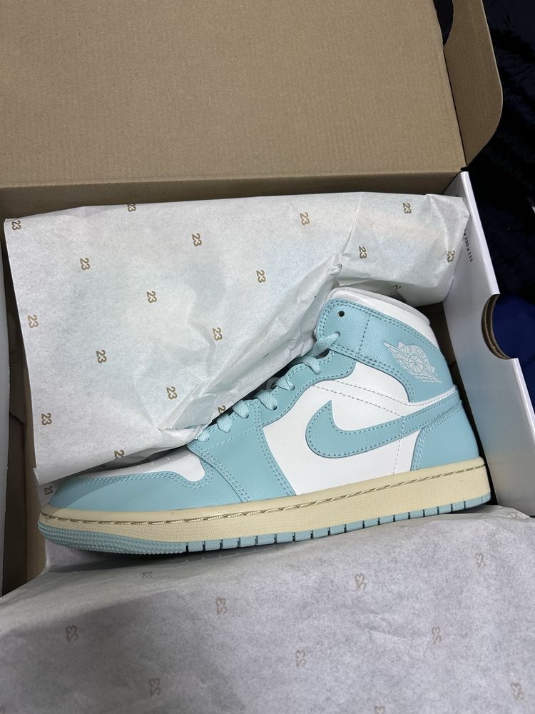 Nike Air Jordar 1 MID , plus alte modele.
