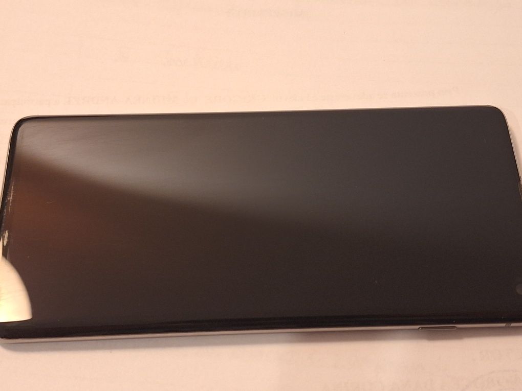 Samsung S10 negru 8 GB RAM - 128 GB stocare, ca nou.